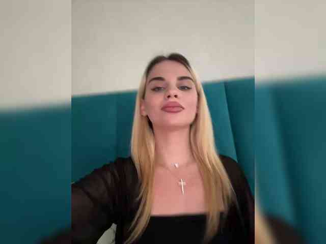 LedyMiya webcam