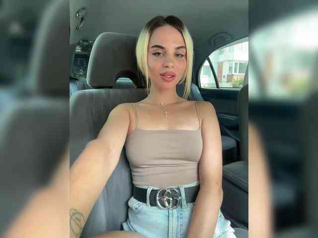 LedyMiya webcam