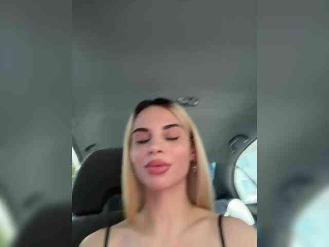 LedyMiya webcam