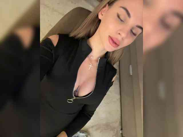 LedyMiya webcam