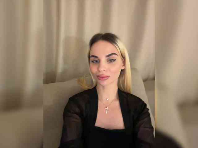 LedyMiya webcam