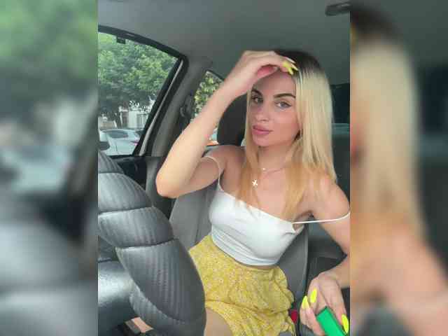 LedyMiya webcam