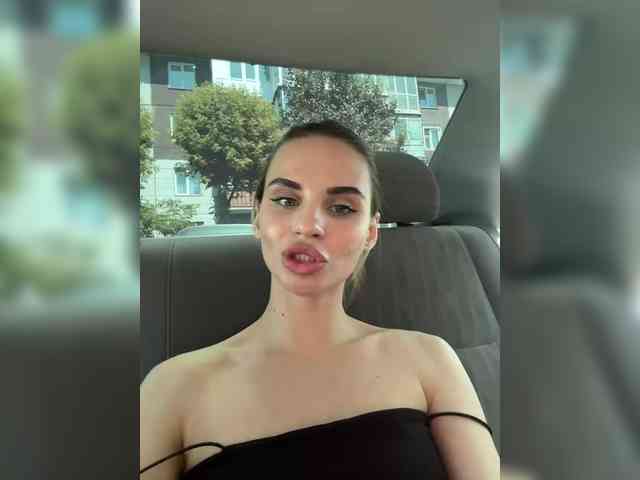 LedyMiya webcam
