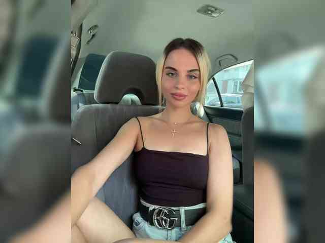 LedyMiya webcam