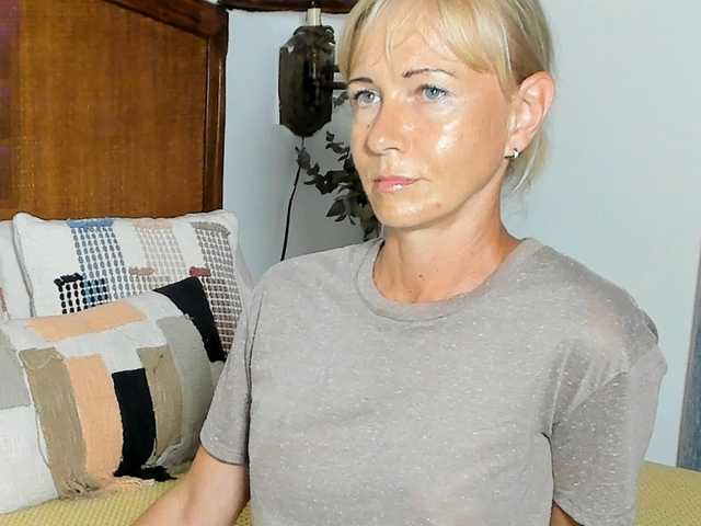 sweet-doll-20's BongaCams show and profile