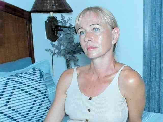 Christine_40 webcam