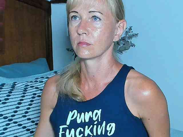 Christine_40 webcam