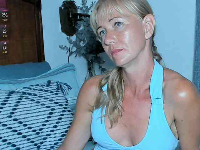 Christine_40 webcam