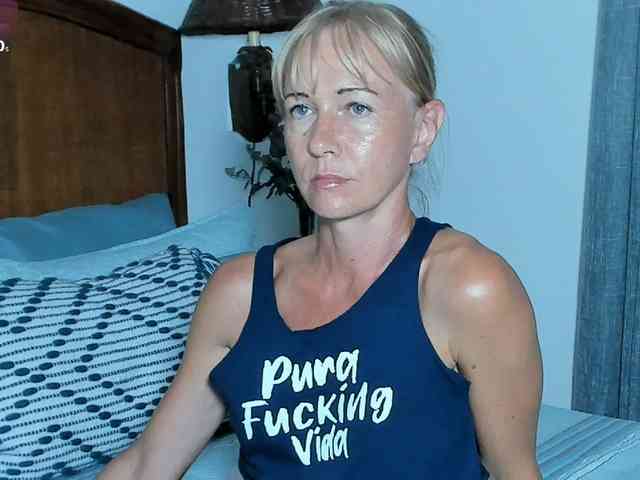 Christine_40 webcam