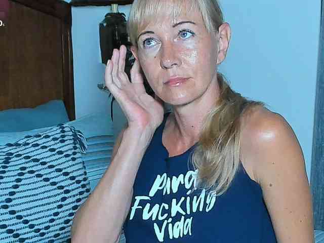 Christine_40 webcam
