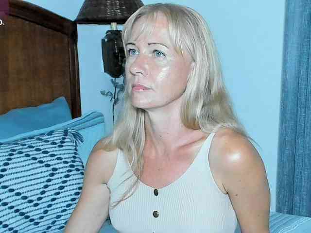Christine_40 webcam