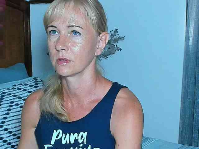 Christine_40 webcam