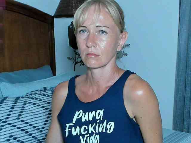 Christine_40 webcam