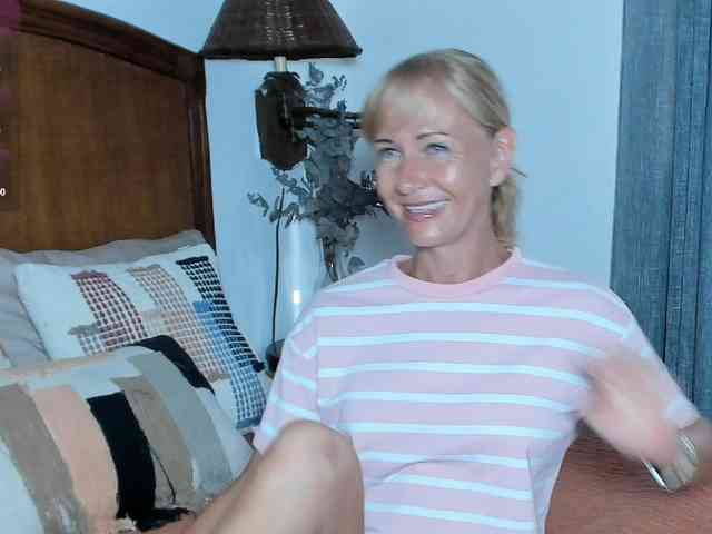 Christine_40 webcam