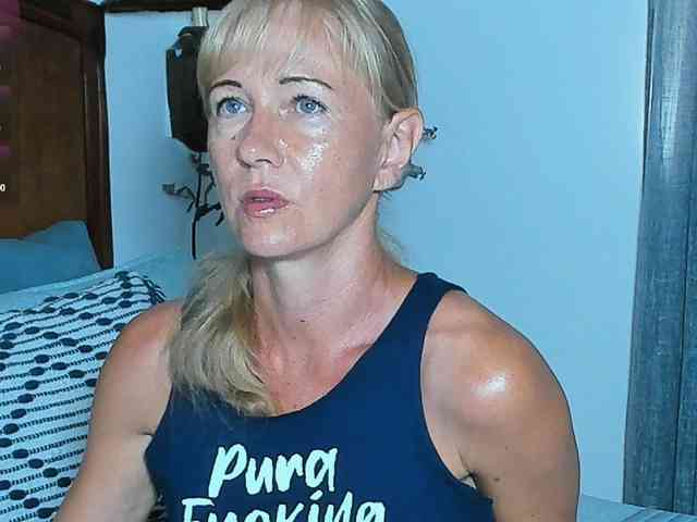Christine_40 webcam