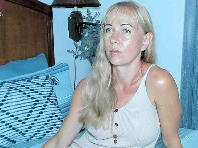 Christine_40 webcam