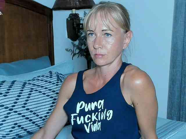 Christine_40 webcam