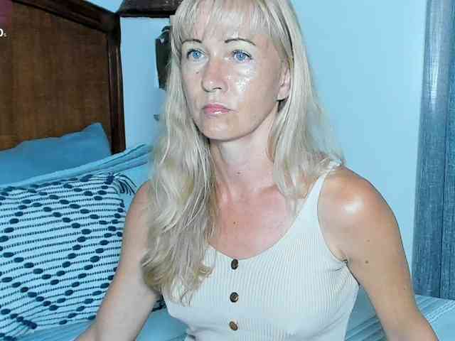 Christine_40 webcam