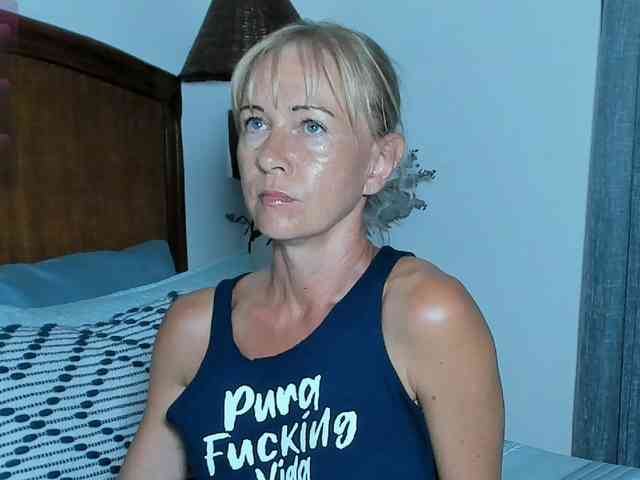 Christine_40 webcam
