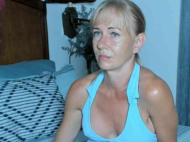 Christine_40 webcam
