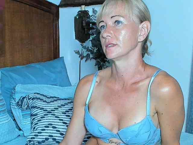 Christine_40 webcam