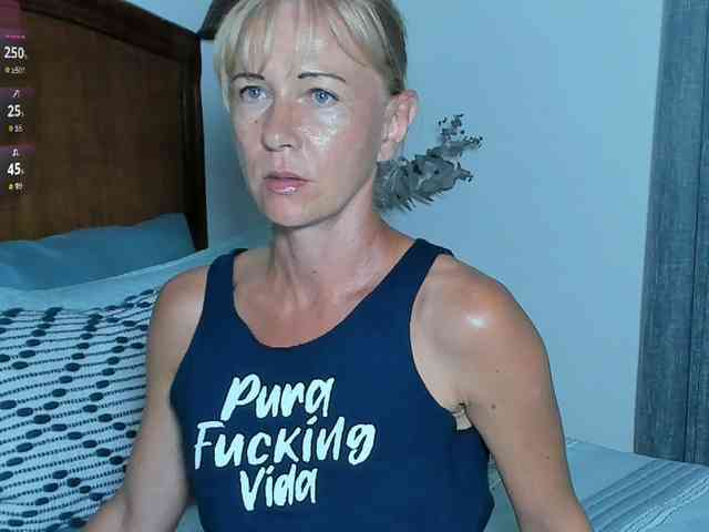 Christine_40 webcam