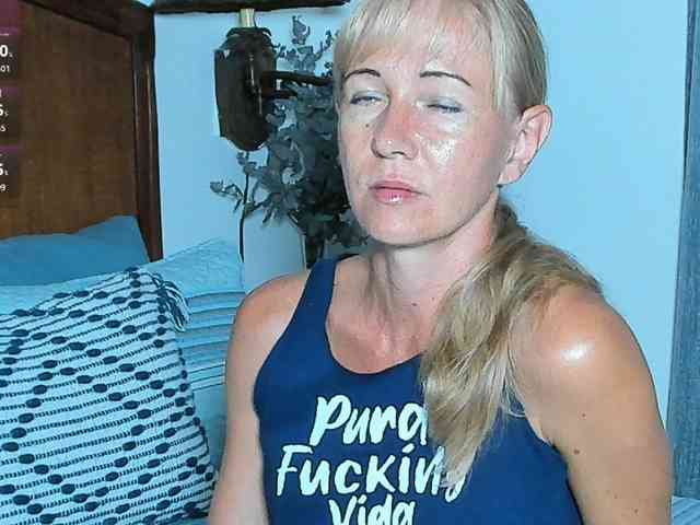Christine_40 webcam