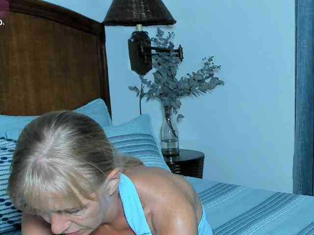 Christine_40 webcam