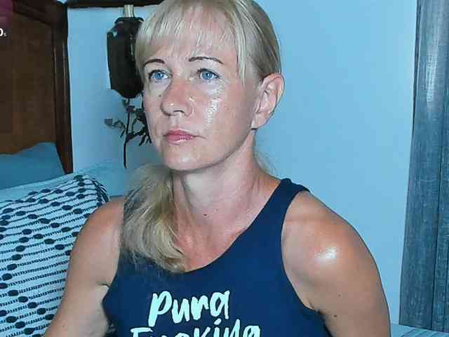 Christine_40 webcam