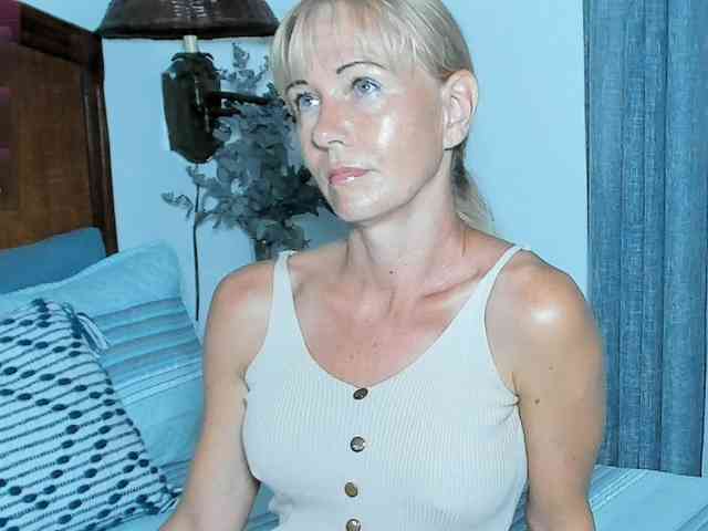 Christine_40 webcam