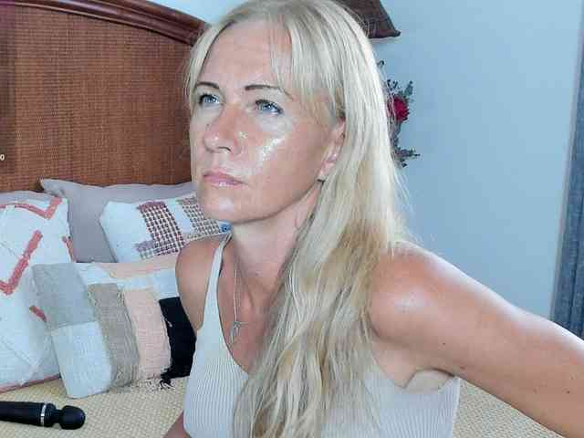 sweet-doll-20 Live Webcam on BongaCams