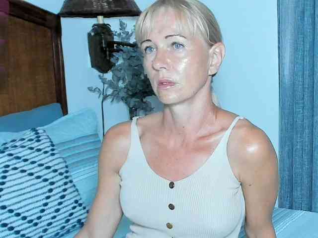 Christine_40 webcam
