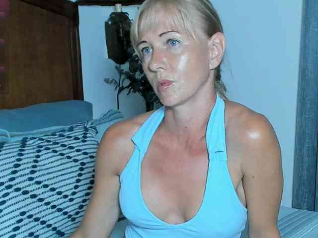 Christine_40 webcam