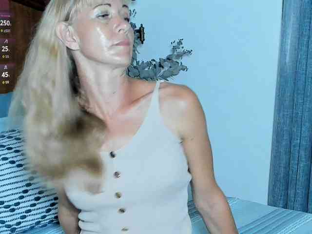 Christine_40 webcam
