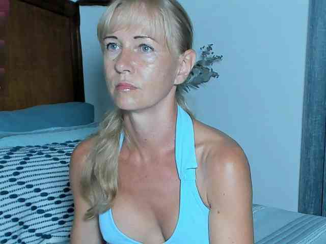 Christine_40 webcam