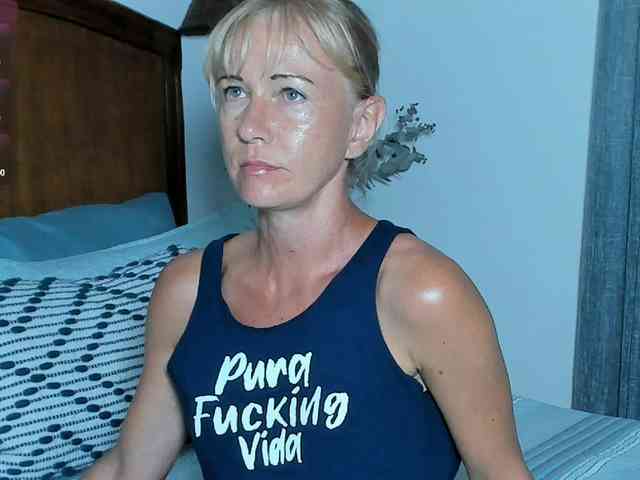 Christine_40 webcam