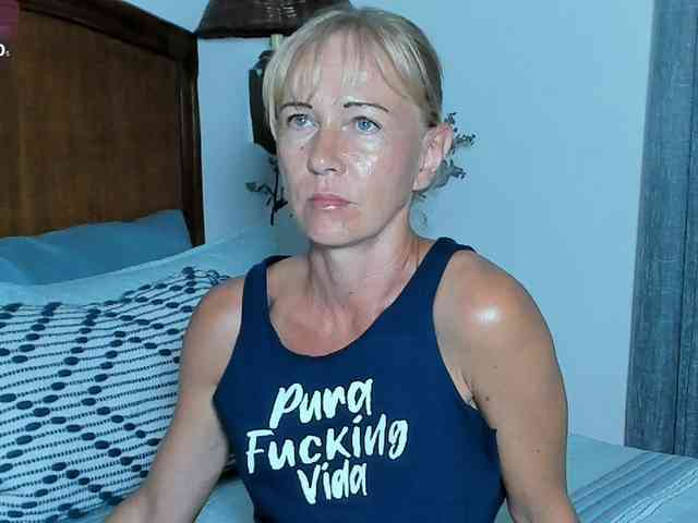 Christine_40 webcam