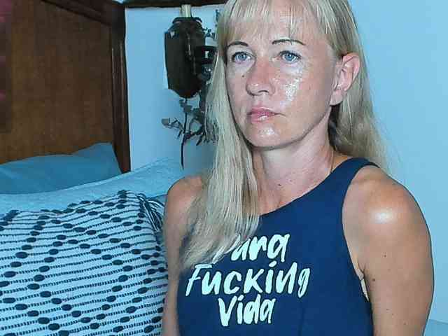 Christine_40 webcam