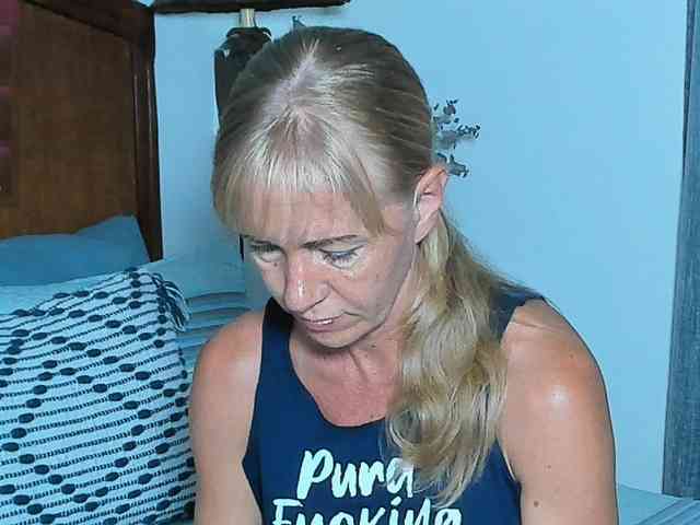 Christine_40 webcam