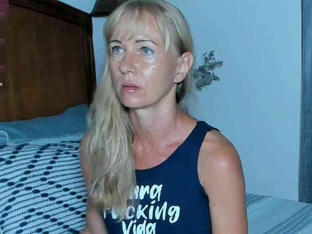 Christine_40 webcam