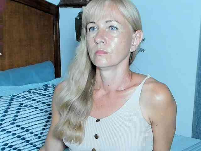 Christine_40 webcam