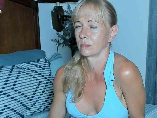 Christine_40 webcam