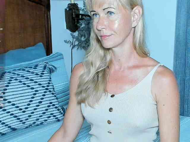 Christine_40 webcam