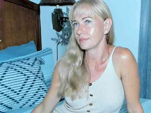Christine_40 webcam