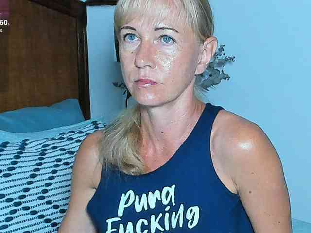 Christine_40 webcam