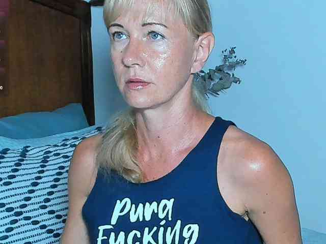 Christine_40 webcam
