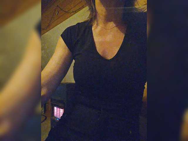 EditaMilf's BongaCams show and profile