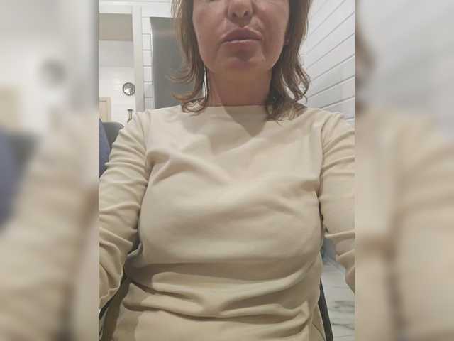 EditaMilf's BongaCams profile