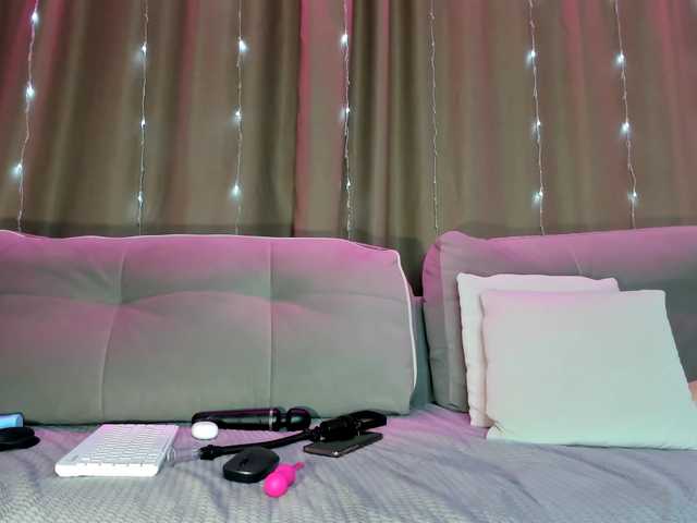 EditaMilf's BongaCams show and profile