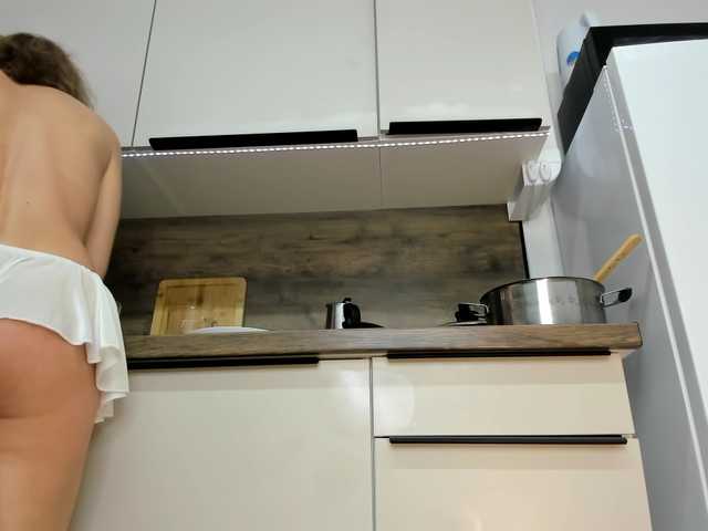 EditaMilf's BongaCams show and profile